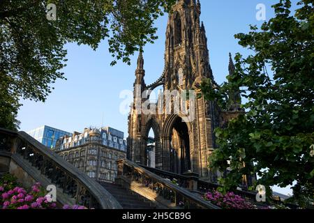 Nahaufnahme des Scott Monument in Princes Street Gardens Edinburgh, Großbritannien Stockfoto