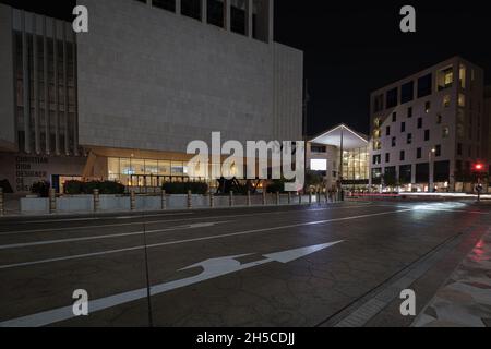 Msheireb Downtown Doha, Katar Nachtaufnahme mit M7, einem neuen Epizentrum für Design, Innovation und Unternehmertum im Herzen von Msheireb Stockfoto