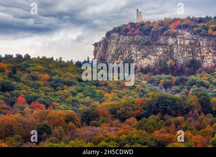 Mohonk House Shawangunk Mountains - Ein Blick aus dem Osten während des Herbstes Laub Pracht Farben NY Paltz Point Shawangunk Mountains mit Mohonk Ho Stockfoto