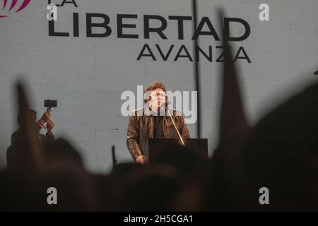 Ciudad De Buenos Aires, Argentinien. November 2021. Javier Milei hält ihre Abschlussrede. (Foto: Esteban Osorio/Pacific Press) Quelle: Pacific Press Media Production Corp./Alamy Live News Stockfoto