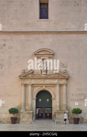 Außenfassade der Santa Iglesia Concatedral de San Nicolás de Bari in der Stadt Alicante, Alacant, Spanien, Europa Stockfoto