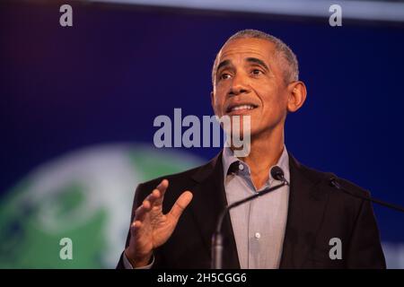 Glasgow, Schottland, Großbritannien. Barack Obama, ehemaliger Präsident der Vereinigten Staaten von Amerika, spricht auf der 26. UN-Klimakonferenz, bekannt als COP26, in Glasgow, Schottland, Großbritannien, Am 8. November 2021. Foto:Jeremy Sutton-Hibbert/Alamy Live News. Stockfoto