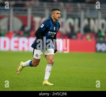 Mailand, 07. November 2021 Alexis Sanchez (FC Internazionale) während des Fußballspiels der italienischen Serie A zwischen dem AC Mailand und dem FC Internazionale am Novemb Stockfoto