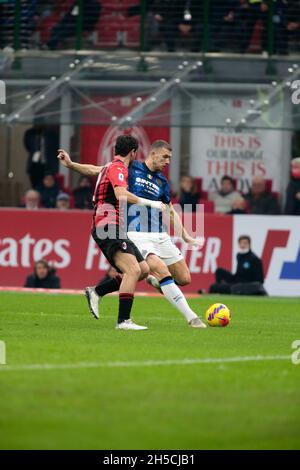 Mailand, 07. November 2021 Edin Dzeko von Inter während der italienischen Serie Ein Fußballspiel zwischen AC Mailand und FC Internazionale am 7. November 2021 in S Stockfoto