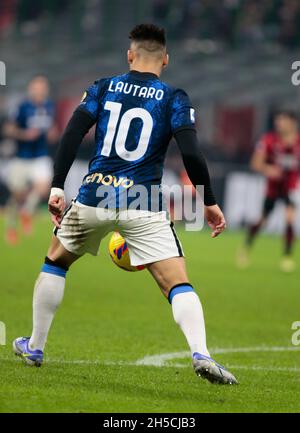 Mailand, 07. November 2021 Lautaro Martinez (FC Internazionale) während des italienischen Fußballspiels Serie A zwischen dem AC Mailand und dem FC Internazionale auf Nove Stockfoto