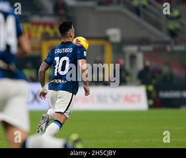 Mailand, 07. November 2021 Lautaro Martinez (FC Internazionale) während des italienischen Fußballspiels Serie A zwischen dem AC Mailand und dem FC Internazionale auf Nove Stockfoto