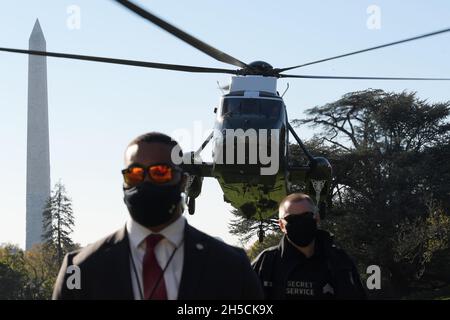 8. November 2021, Washington, District of Columbia, USA: Marine One landet heute am 08. November 2021 im Weißen Haus in Washington DC, USA. (Bild: © Lenin Nolly/ZUMA Press Wire) Stockfoto