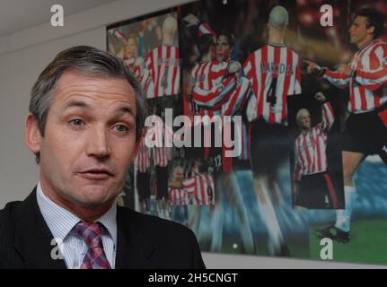 SOUTHAMPTON MANAGER GEORGE BURLEY IST BEREIT, NEWCASTLE IN DER 5. RUNDE DES FA CUP ZU TREFFEN 16-02-05 PIC MIKE WALKER, 2005 Stockfoto