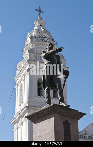 Santo Domingo Kirche und Statue des Marschall Mariscal Sucr im historischen Zentrum, Ecuador, Quito Stockfoto