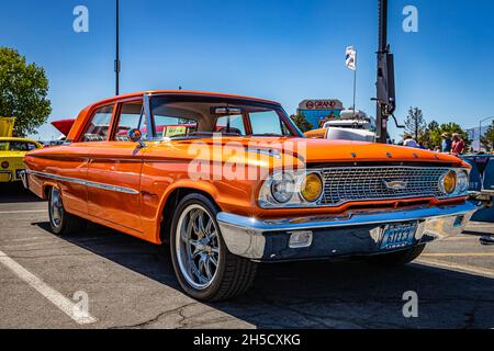 Reno, NV - 5. August 2021: 1963 Ford Galaxie Sedan auf einer lokalen Automobilmesse. Stockfoto