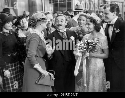 Elizabeth Risdon, Barry Fitzgerald, Pamela Blake, Malcolm 'Bud' McTaggart, am Set des Films, 'Full Confession', RKO Radio Picches, 1939 Stockfoto