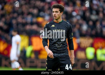 Venedig, Italien. November 2021. Venezia's Ethan Ampadu Portrait während Venezia FC vs AS Roma, italienische Fußballserie A Spiel in Venedig, Italien, November 07 2021 Quelle: Independent Photo Agency/Alamy Live News Stockfoto