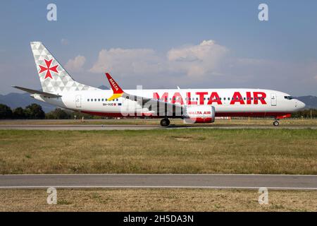 Mailand, Italien. September 2021. Eine Malta Air Boeing 737-8-200 MAX verlässt den Flughafen Mailand-Bergamo. (Bild: © Fabrizio Gandolfo/SOPA Images via ZUMA Press Wire) Stockfoto