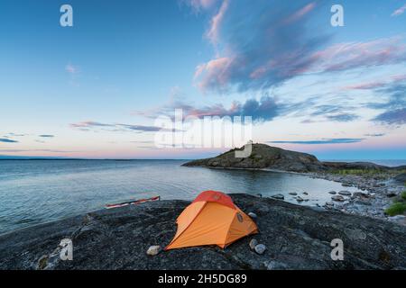 Kajakfahren auf Ryssklobben Island, Inkoo, Finnland Stockfoto