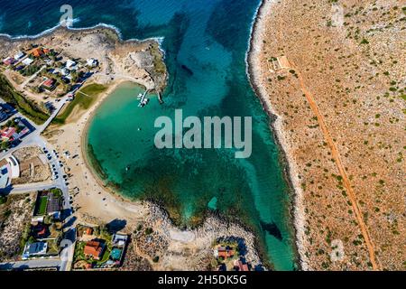 Stavros Beach auf Kreta aus der Luft | Luftansicht des Stavros Beach in Griechenland Stockfoto