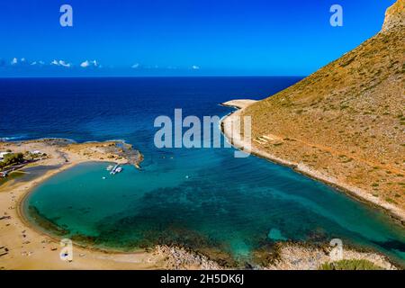 Stavros Beach auf Kreta aus der Luft | Luftansicht des Stavros Beach in Griechenland Stockfoto