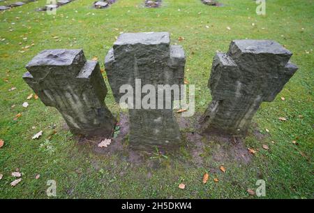 Hamburg, Deutschland. November 2021. Kriegsgräber sind auf dem Ohlsdorfer Friedhof zu sehen. Kredit: Marcus Brandt/dpa/Alamy Live Nachrichten Stockfoto