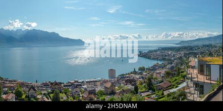 Blick aus Aire de Repos Le Pertit *** Ortsüberschrift *** Montreux, Kanton Waadt, Schweiz, Stadt, Dorf, Wasser, Sommer, Berge, See, Stockfoto