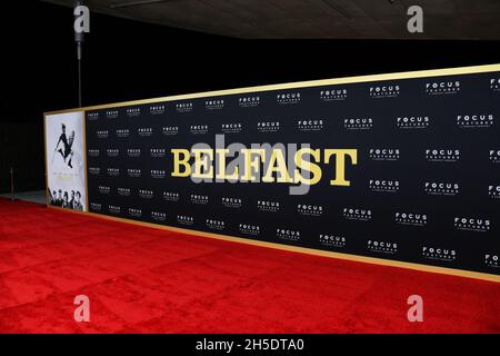 Los Angeles, Usa. November 2021. LOS ANGELES, KALIFORNIEN, USA - 08. NOVEMBER: Ein allgemeiner Blick auf die Atmosphäre bei der Los Angeles Premiere von Focus Features' 'Belfast', die am 8. November 2021 im Academy Museum of Motion Pictures in Los Angeles, Kalifornien, USA, stattfand. (Foto: Xavier Collin/Image Press Agency/Sipa USA) Quelle: SIPA USA/Alamy Live News Stockfoto