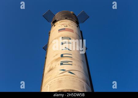 Dubai, VAE, 27.10.2021. Falcon 9 Space X, wiederverwendbarer Mittellift-Trägerrakete, der auf der Expo 2020 in Dubai ausgestellt wurde. Stockfoto