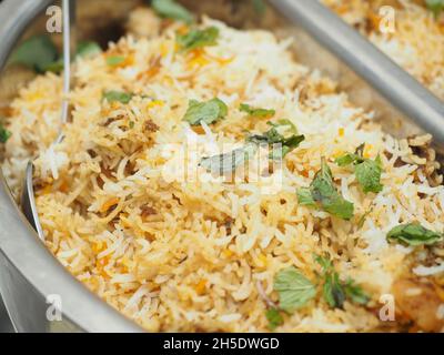 Hausgemachtes Huhn Biryani Nahaufnahme, selektiver Fokus Stockfoto