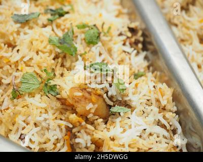 Hausgemachtes Huhn Biryani Nahaufnahme, selektiver Fokus Stockfoto