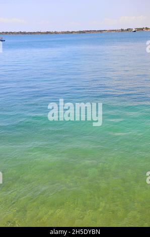 Einige Fotos aus dem schönen, hellen Meer rund um die Insel Ortigia, in Syrakus, alte griechische Kolonie, während einer Sommerreise nach Sizilien aufgenommen. Stockfoto