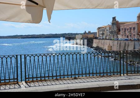 Einige Fotos aus der schönen Stadt Syrakus, antike griechische Kolonie, die während einer Sommerreise nach Sizilien aufgenommen wurden. Stockfoto