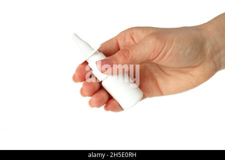 Weibliche Hand hält eine leere Flasche Nasenspray, isoliert auf weißem Hintergrund Stockfoto