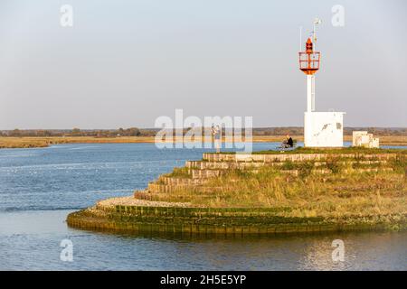 Rote Laterne an der Mündung der Somme in Saint-Valery Stockfoto