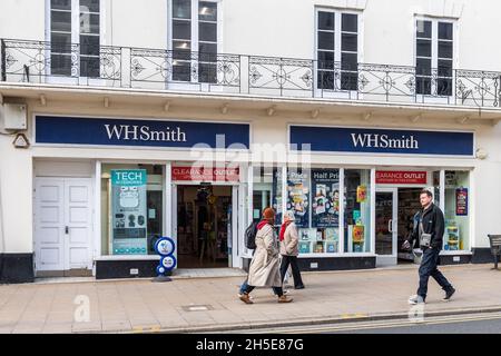 Niederlassung von WH Smith in Leamington Spa, Warwickshire, Großbritannien. Stockfoto