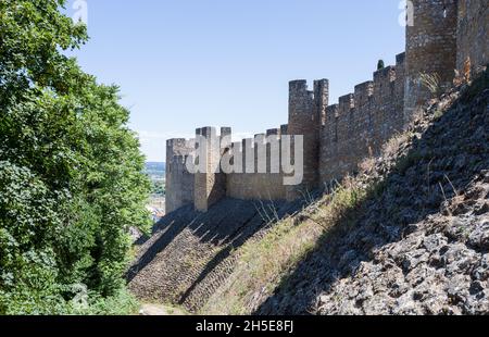 TOMAR, PORTUGAL 18. JUNI 2016 - die Burg - Festung von Tomar, Portugal. UNESCO-Weltkulturerbe, Europa. Stockfoto