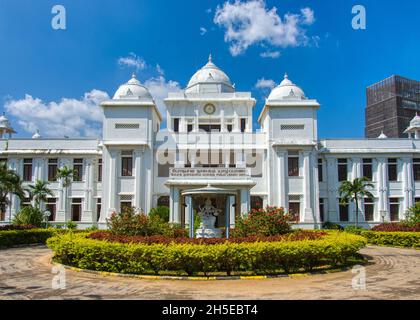 Jaffna, Sri Lanka - 12. Januar 2020 : Öffentliche Bibliothek Jaffna, mit seinem berühmten öffentlichen Lesesaal und einem Lager mit Zeitungen und Zeitschriften Stockfoto