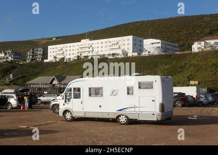 Saunton Sands Hotel mit Blick auf den Strand von Saunton in der Nähe von Braunton an der Küste von North Devon, England, Großbritannien, Europa. Stockfoto