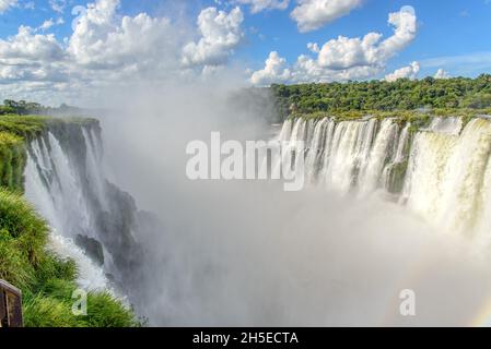 Blick auf die Iguazu Wasserfälle von der argentinischen Seite Stockfoto