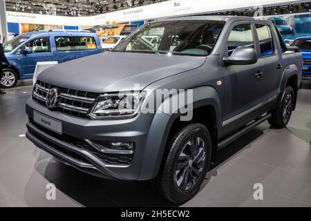 Volkswagen Amarok Dark Label Pickup Truck auf der IAA Nutzfahrzeuge in Hannover vorgestellt. Deutschland - 27. September 2018. Stockfoto