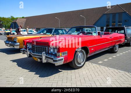 1973 Cadillac Eldorado Cabrio Oldtimer auf dem Parkplatz. Rosmalen, Niederlande - 8. Mai 2016 Stockfoto