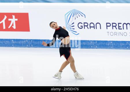 Nicole Schott aus Deutschland startet am 1. Tag des ISU Grand Prix des Eiskunstlaufens - Gran Premio d'Italia in Palavel im Damen-Kurzprogramm Stockfoto