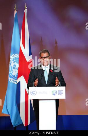 Der Präsident der COP 26, Alok Sharma, spricht auf der Bühne während des Cop26-Gipfels auf dem Scottish Event Campus (SEC) in Glasgow zur Eröffnung des Gender Day. Bilddatum: Dienstag, 9. November 2021. Stockfoto