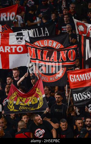 Mailänder Fans während der Serie Ein Spiel zwischen dem FC Juventus und dem AC Mailand im Allianz Stadium in Turin am 19. September 2021 in Italien Stockfoto