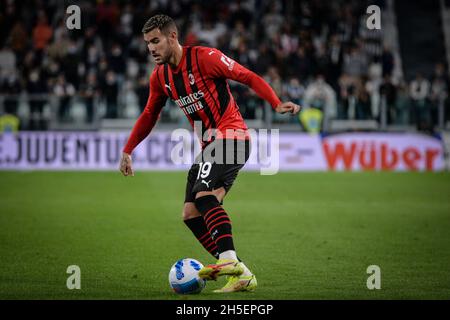 Theo Hernandez vom AC Mailand während des Serie-A-Spiels zwischen dem FC Juventus und dem AC Mailand im Allianz-Stadion in Turin am 19. September 2021 in Italien Stockfoto