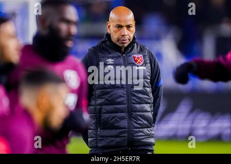 GENK, BELGIEN - 4. NOVEMBER: Erster Teamtrainer Paul Nevin von West Ham United schaut während des Spiels der Gruppe H - UEFA Europa League zwischen KRC Genk und West Ham United in der Cegeka Arena am 4. November 2021 in Genk, Belgien (Foto: Joris Verwijst/Orange Picts) Stockfoto