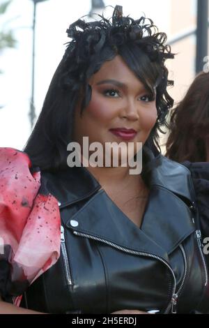 Los Angeles, USA. November 2021. Lizzo bei der Missy Elliott Star Ceremony auf dem Hollywood Walk of Fame am 8. November 2021 in Los Angeles, CA (Foto von Katrina Jordan/Sipa USA) Quelle: SIPA USA/Alamy Live News Stockfoto