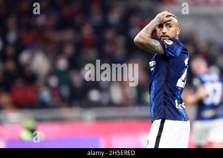 Arturo Vidal vom FC Internazionale sieht im Spiel der Serie A zwischen AC Mailand und dem FC Internazionale niedergeschlagen aus. Stockfoto