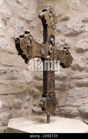 Kirche Chiesa di Santa Maria di Ronzano, Kruzifix, Castel Castagna, Abruzzen, Italien, Europa Stockfoto