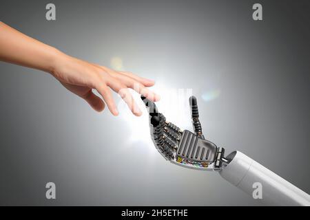 Zusammengesetztes Bild der Interaktion des Roboters mit dem Menschen Stockfoto