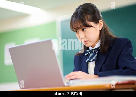 Japanischer Schüler im Klassenzimmer Stockfoto