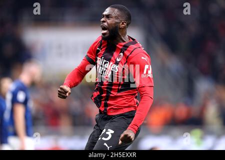 Fikayo Tomori vom AC Mailand feiert während der Serie Ein Spiel zwischen dem AC Mailand und dem FC Internazionale. Stockfoto