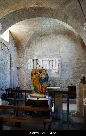 Kirche Chiesa di Sant'Anna dei Pompetti, Statue, Teramo, Abruzzen, Italien, Europa Stockfoto