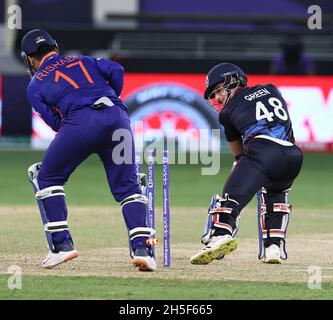 Dubai, VAE, 8. Nov 2021: ICC T20 WORLD CUP : Indien vs Amobia : Zane Green von Nabibia Clean Bold von Ashwin aus Indien während der ICC T20 World Cup M Stockfoto